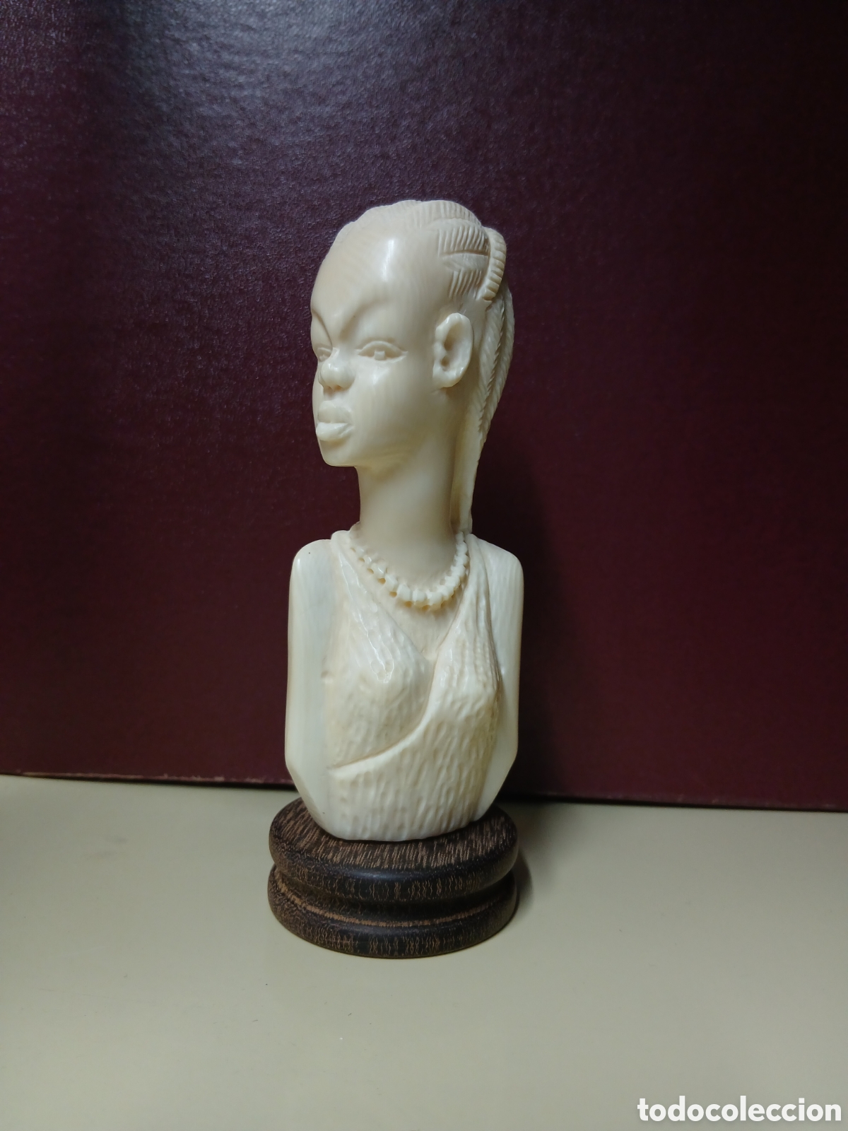Arte: Busto tallado africano.