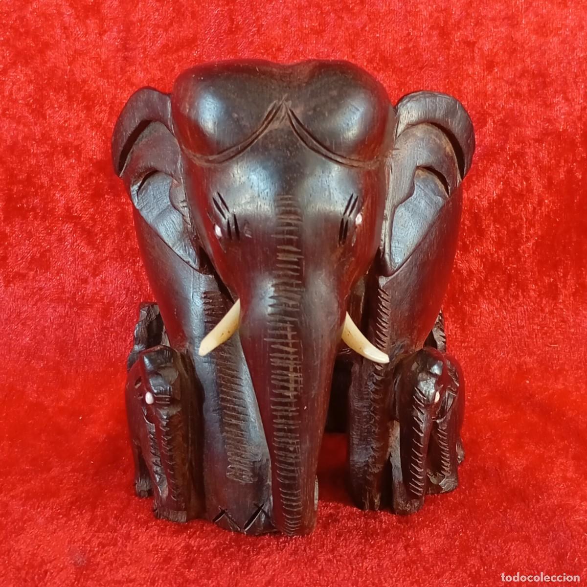 Arte: FIGURA VINTAGE DE UNA FAMILIA DE ELEFANTES - TALLADA EN MADERA A MANO - SIGLO XX - 10,5 CM DE ALTO