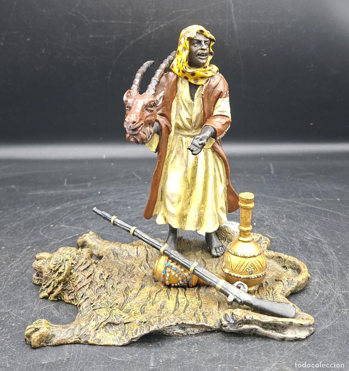Arte: Bronce policromado de Viena con sello de cazador arabr