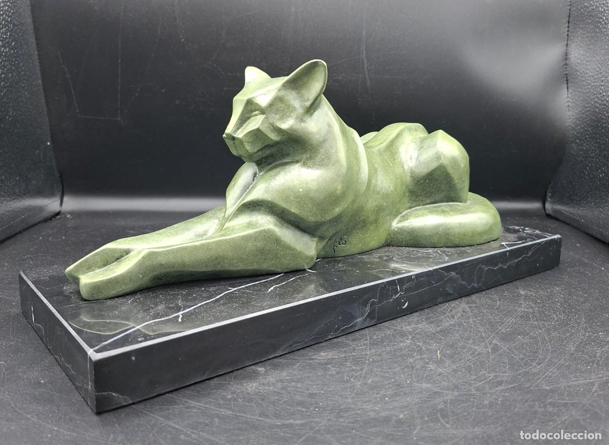 Arte: Escultura de felino estilo Art Deco en bronce patinado firmado