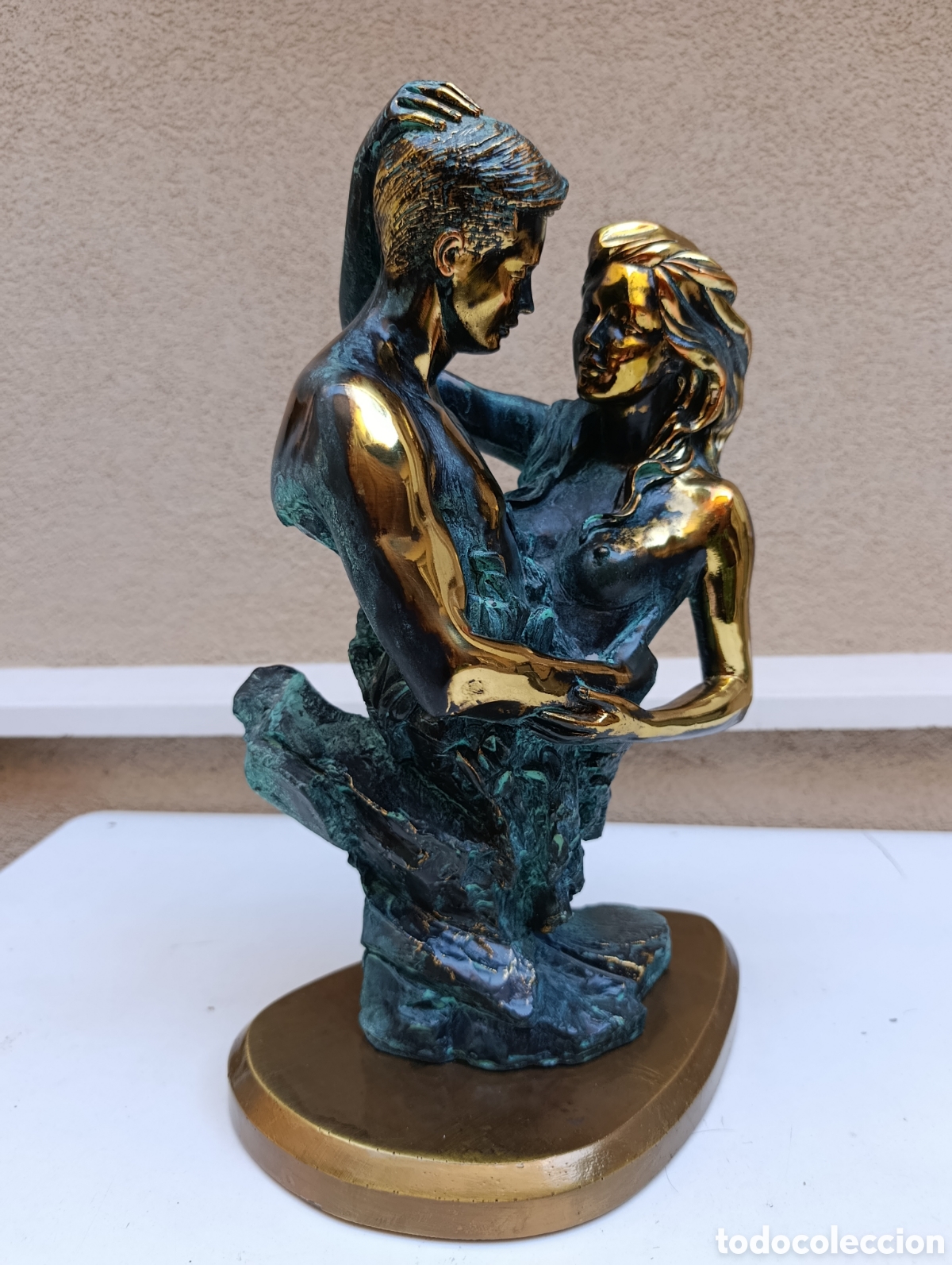 Arte: ESCULTURA GRAN FORMATO PAREJA ABRAZADA - S.A. DE A. PAOR (LINEA BROMUR)