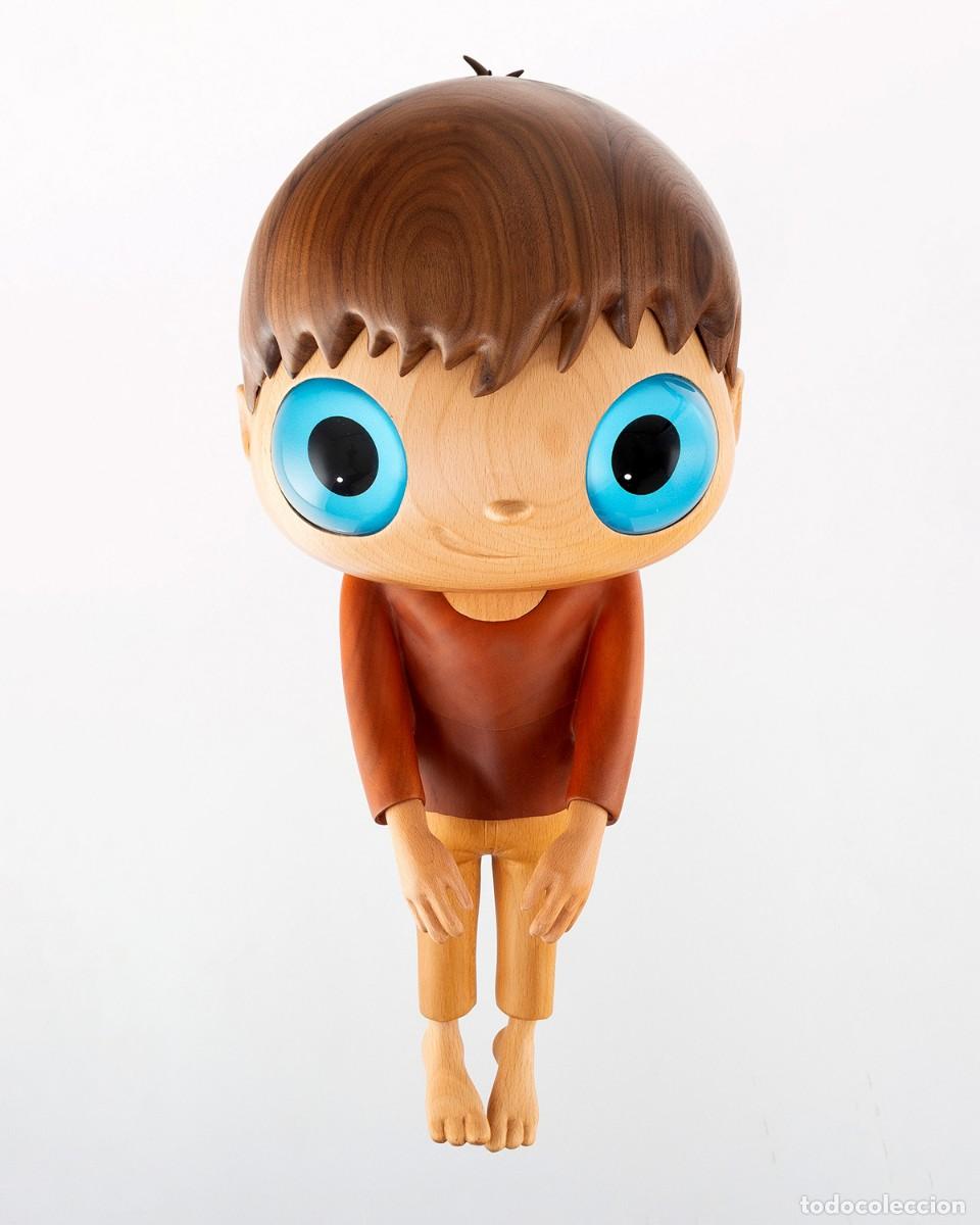 Arte: Javier Calleja &ndash; Little Maurizio, 2019 &ndash; Escultura de madera, edici&oacute;n 58/75
