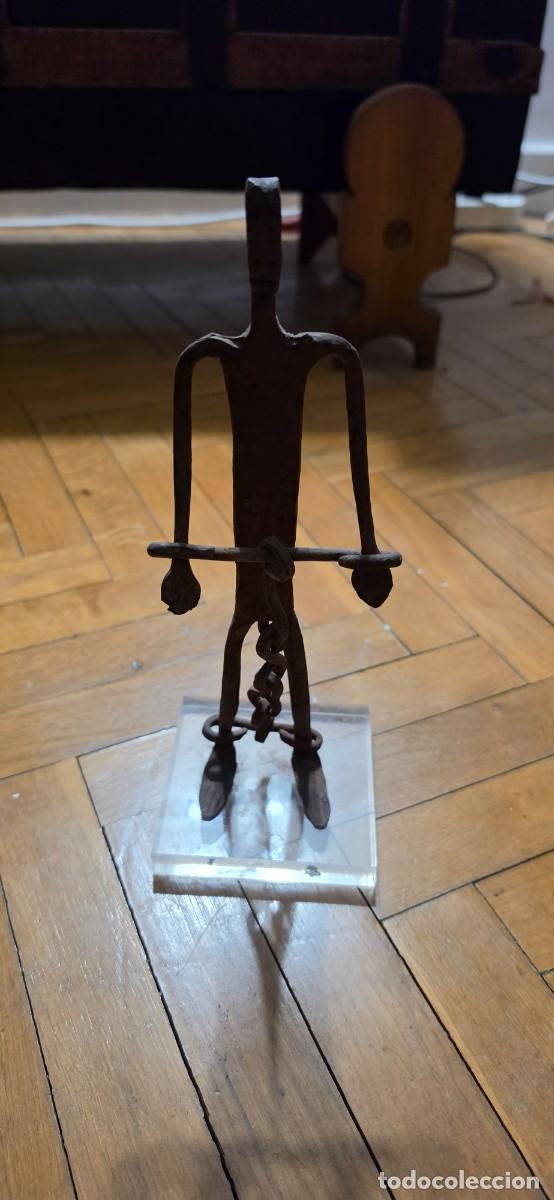 Arte: Preciosa escultura hierro Dogon de Mali antigua Esclavitud