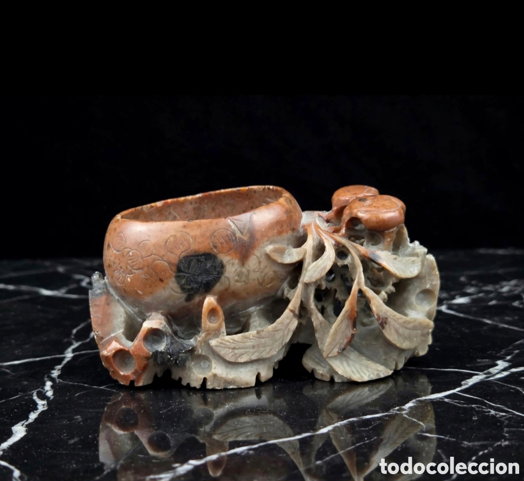 Arte: Lavador de pinceles de letrado / Scholar's brush washer en piedra esteatita tallada a mano.