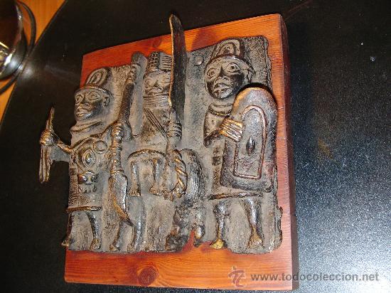 Arte: Excelente placa de bronce de Benin. Nigeria. - Foto 3