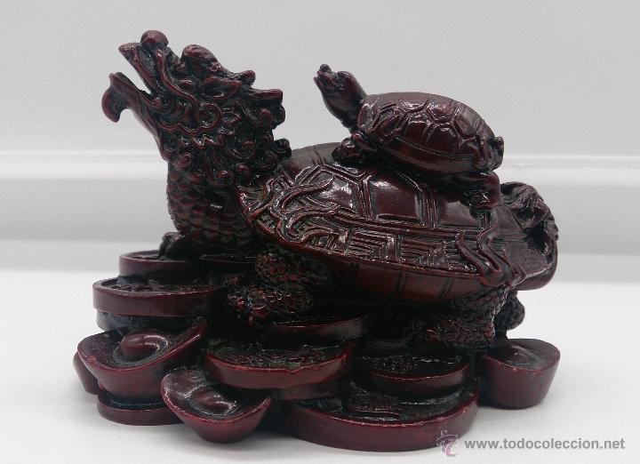 Kunst: Tortuga con cabeza de drag&oacute;n Chino ( simbolo de la fortuna Feng Shui ), en simil de piedra granate .