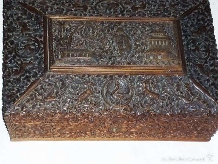 Arte: Caja tallada representando la caza del oso - Foto 2