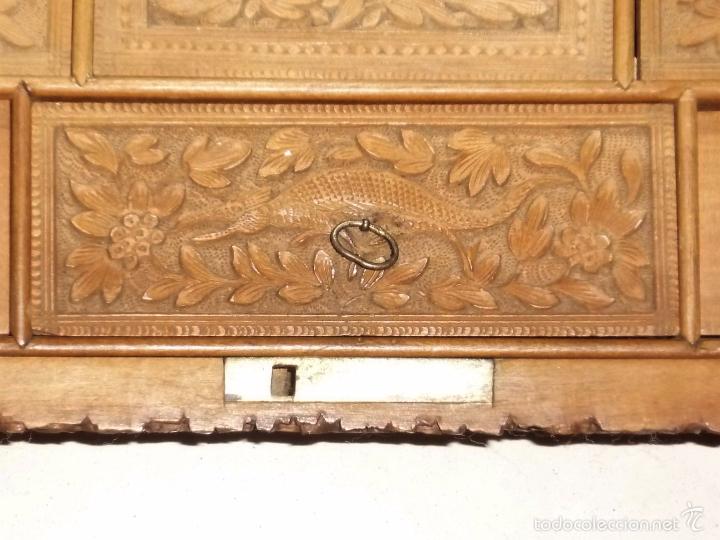 Arte: Caja tallada representando la caza del oso - Foto 24