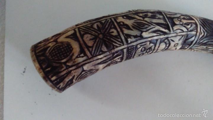 Arte: Asta de rumiante tallada - Foto 2