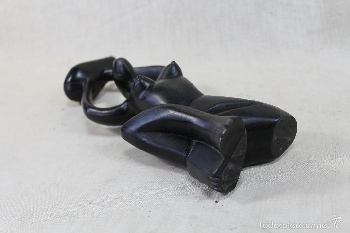 Arte: figura de mujer en madera tallada - Foto 4