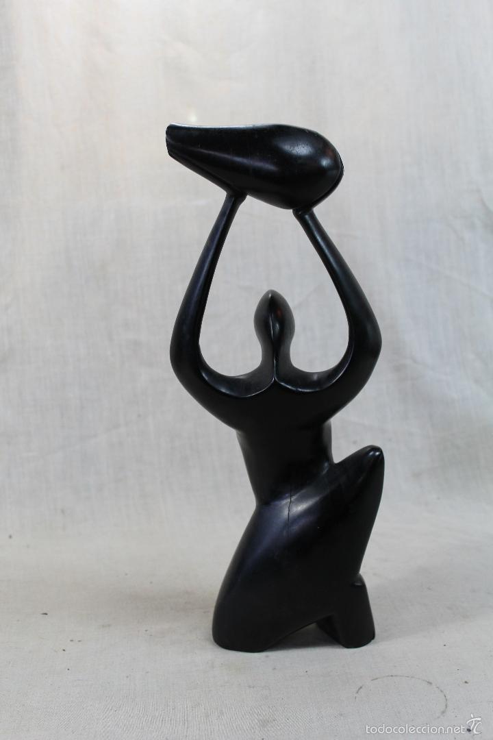 Arte: figura de mujer en madera tallada - Foto 5