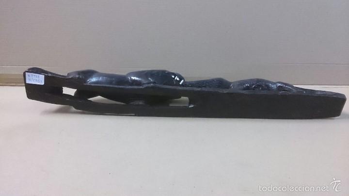 Arte: Figura en ebano de leon comiendose a cocodrilo - Foto 2