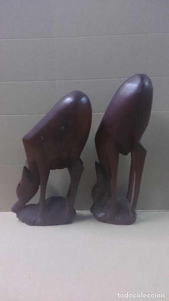 Arte: Pareja de figuras de cervatillos en madera - Foto 1