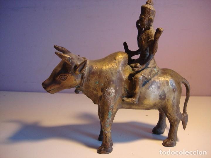 Arte: FIGURA DE BRONCE. BUDA SOBRE UN TORO - Foto 2