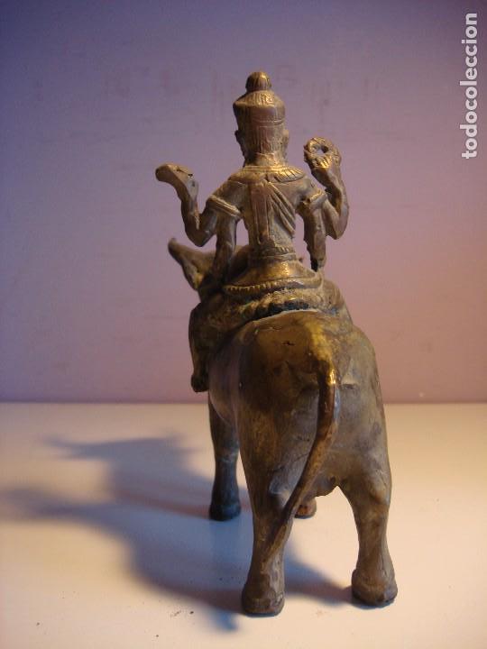 Arte: FIGURA DE BRONCE. BUDA SOBRE UN TORO - Foto 3