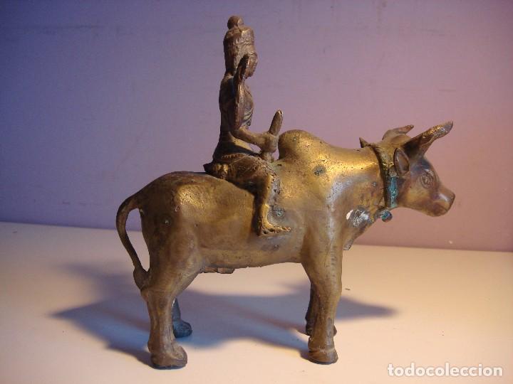Arte: FIGURA DE BRONCE. BUDA SOBRE UN TORO - Foto 4