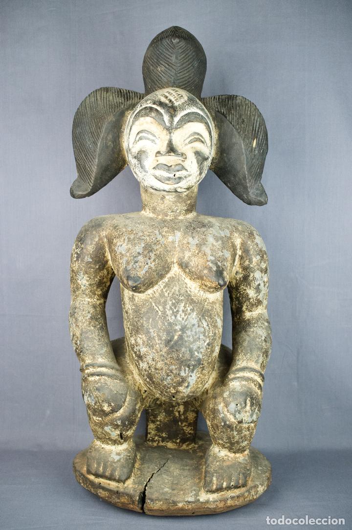 Arte: Figura PUNU OKUYI - Foto 1