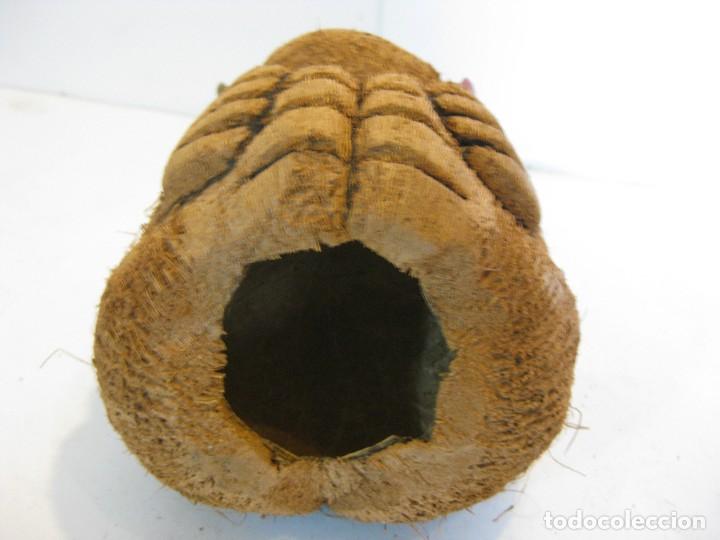 Arte: MONO TALLA EN CASCARA DE COCO - Foto 3
