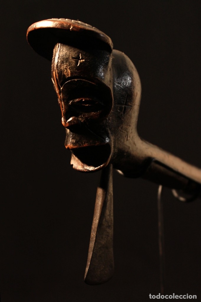 Arte: Hacha de prestigio Tchokwe. - Foto 6