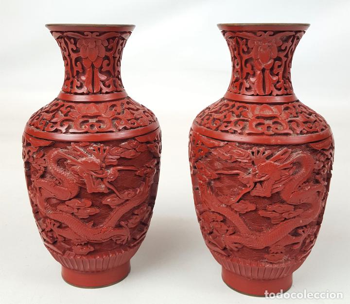 Arte: PAREJA DE JARRONES. LACA ROJA CHINA TALLADA. CIRCA 1920. . Lote 162930818