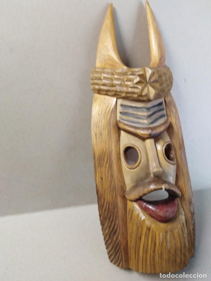 Arte: M&aacute;scara rumana madera 55x21ctms - Foto 3