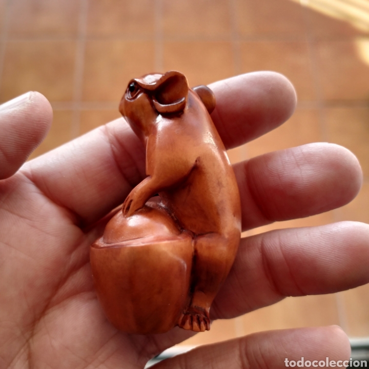 Arte: Antiguo netsuke japon&eacute;s de madera, raton con moneda - Foto 2