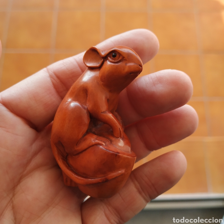 Arte: Antiguo netsuke japon&eacute;s de madera, raton con moneda - Foto 4