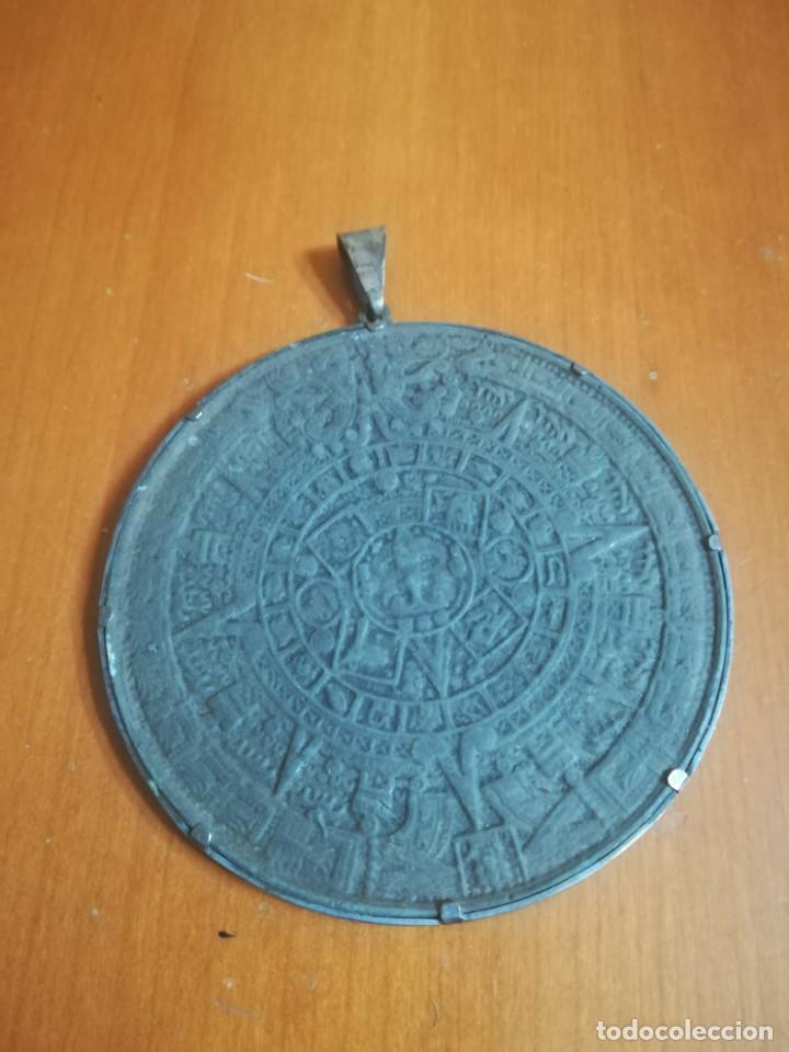 Arte: Medall&oacute;n con calendario azteca - Foto 1