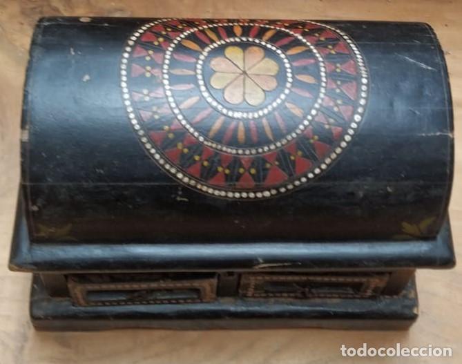 Arte: cofre de madera antiguo - Foto 2