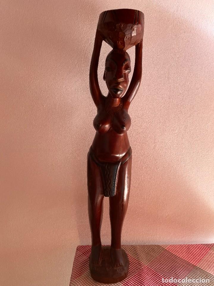Arte: Figura africana de madera - Foto 1