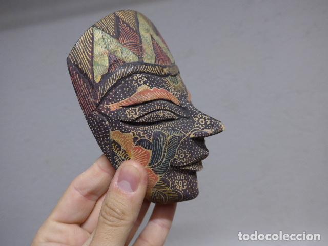 Arte: Antigua mascara asiatica oriental de Java, de madera tallada, original - Foto 2