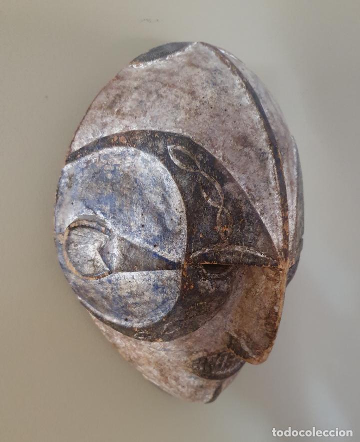 Arte: Muy antigua máscara autóctona Congoleña de la etnia Luba en madera tallada, República Democrática de - Foto 4 - 265412384
