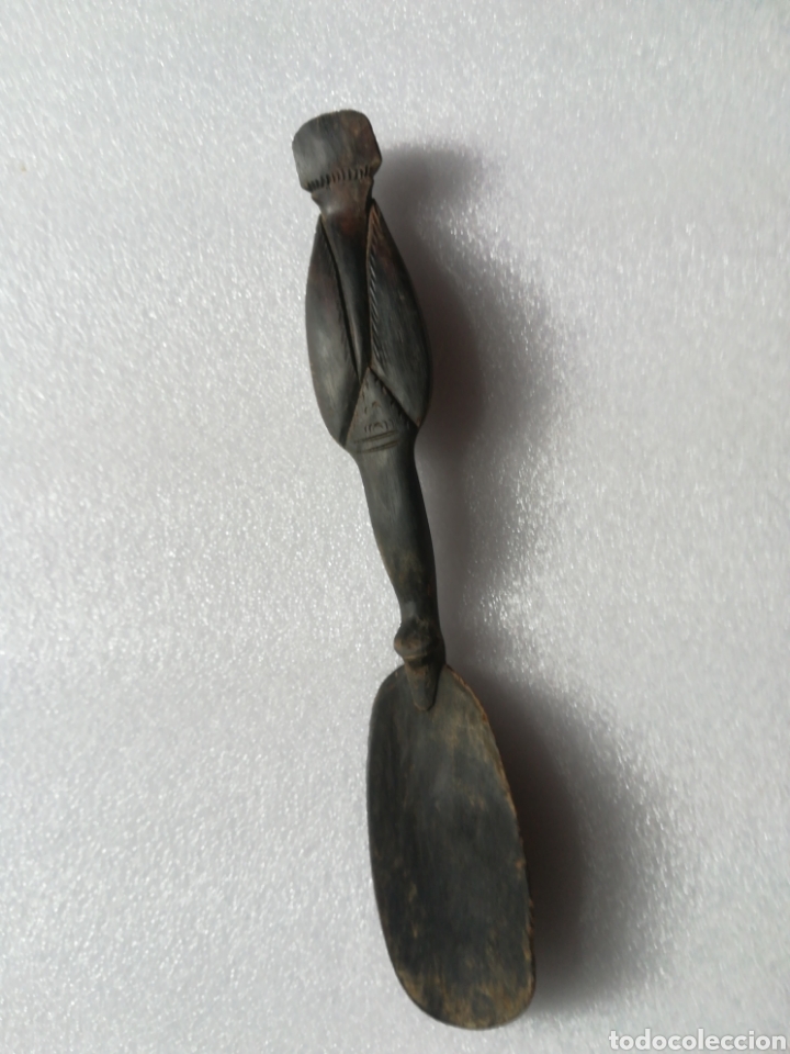 Arte: Antigua cuchara de madera tallada - Foto 1