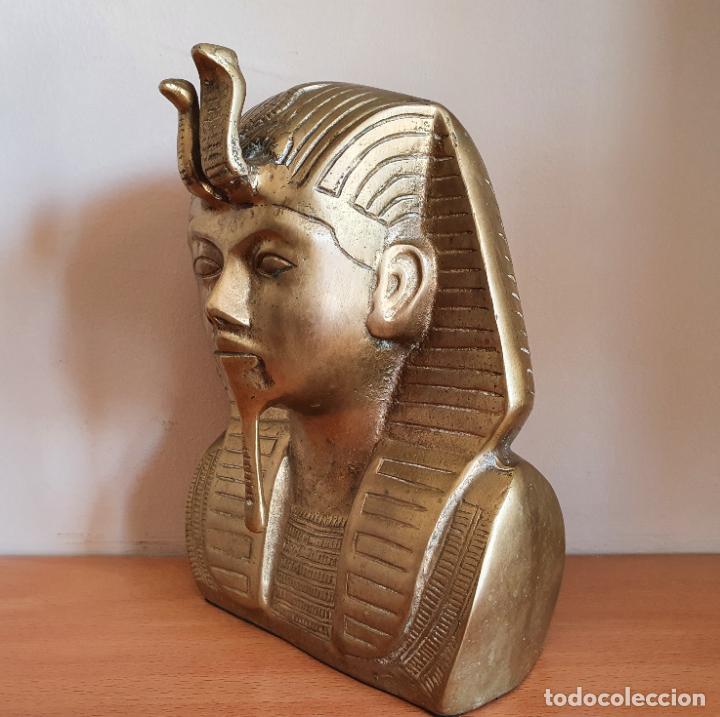 Arte: Gran busto antiguo del Faraón Tutankamón en bronce . - Foto 2 - 267873019