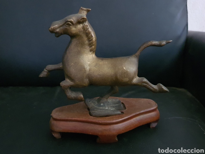Arte: Caballo celestial bronce, con pie de madera. - Foto 2