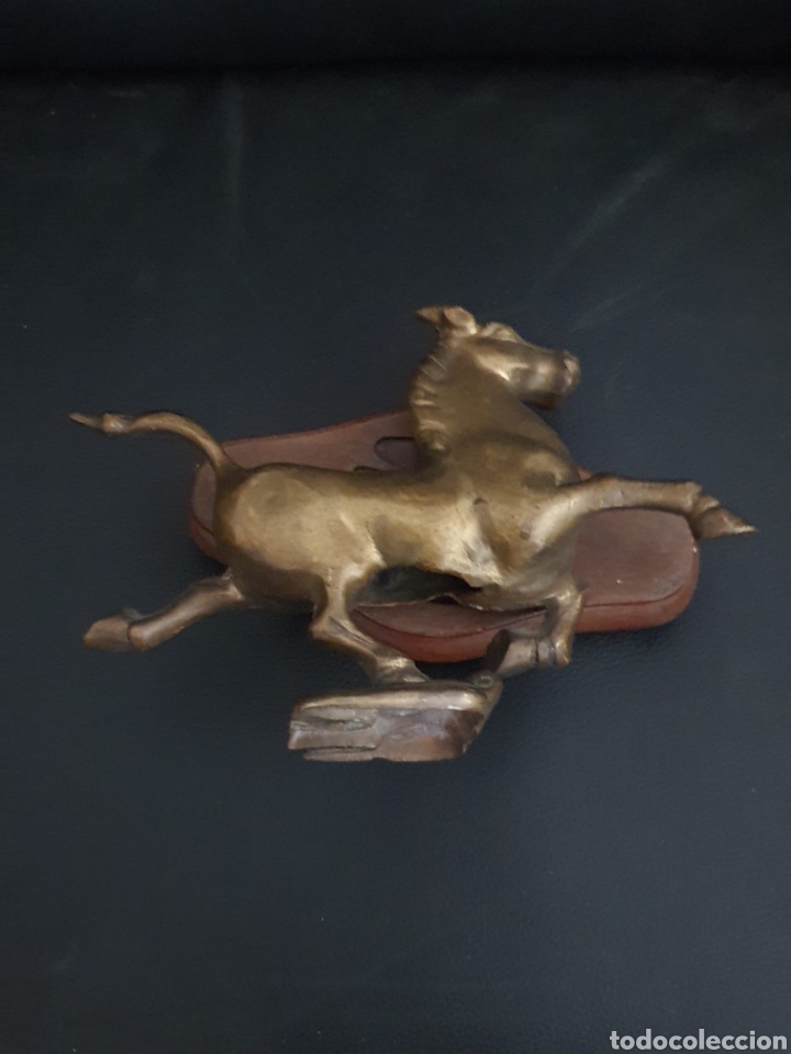 Arte: Caballo celestial bronce, con pie de madera. - Foto 3