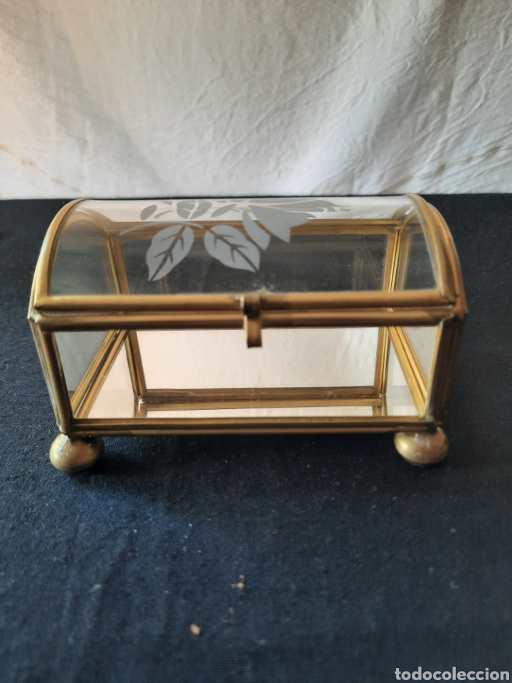 Arte: Caja joyero metal baul urna cristal biselado grabado.