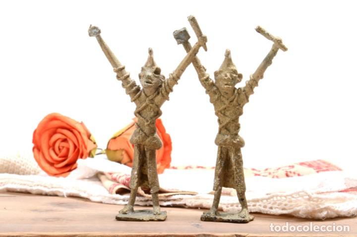 Arte: Par de figuras de lat&oacute;n Ashanti - Foto 1