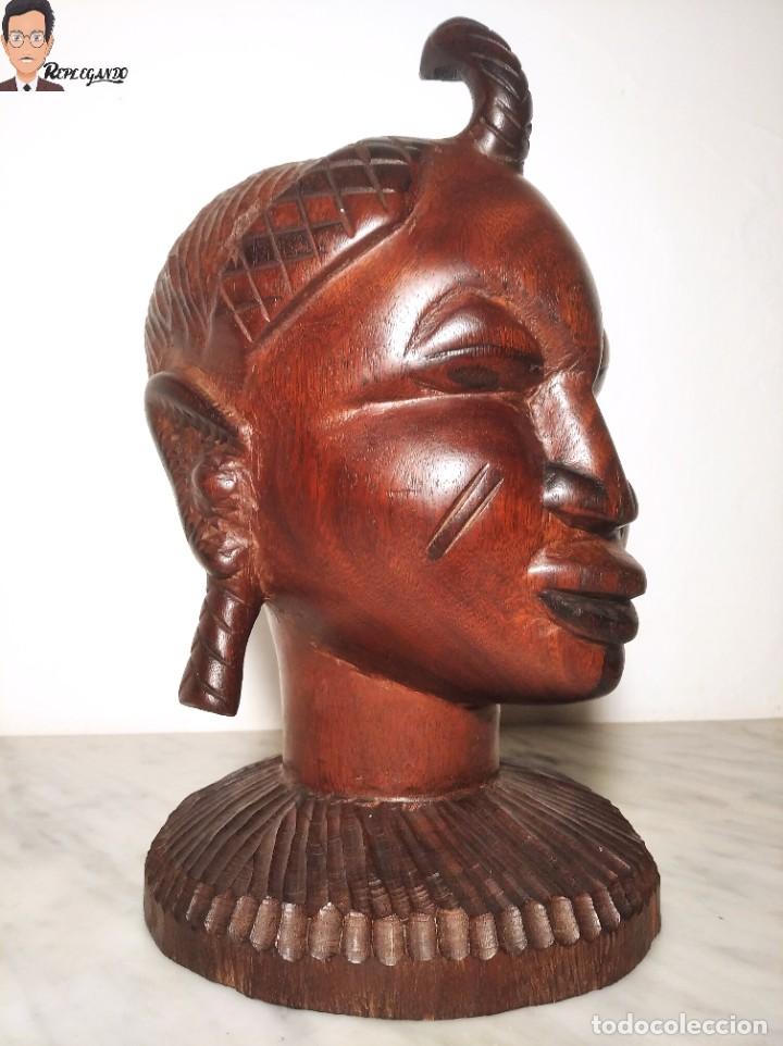 ANTIGUA CABEZA DE MUJER AFRICANA TALLADA A MANO EN MADERA DE CAOBA AÑOS 50 (33 X 18 CM) GRAN TAMAÑO (Arte - Étnico - África)