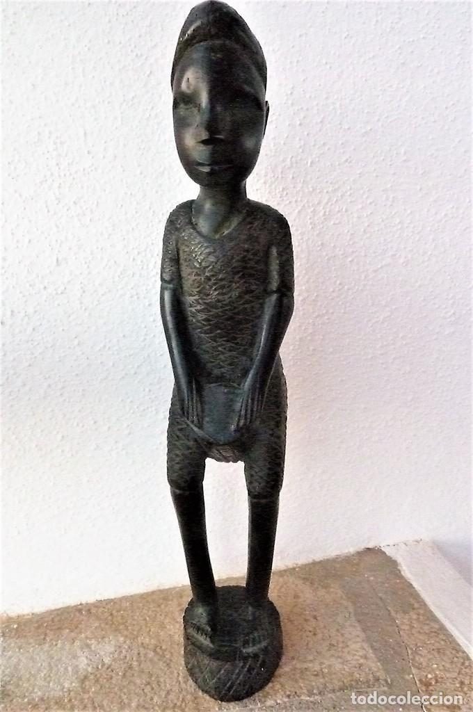 Arte: Figura africana tocando tambor - Foto 1