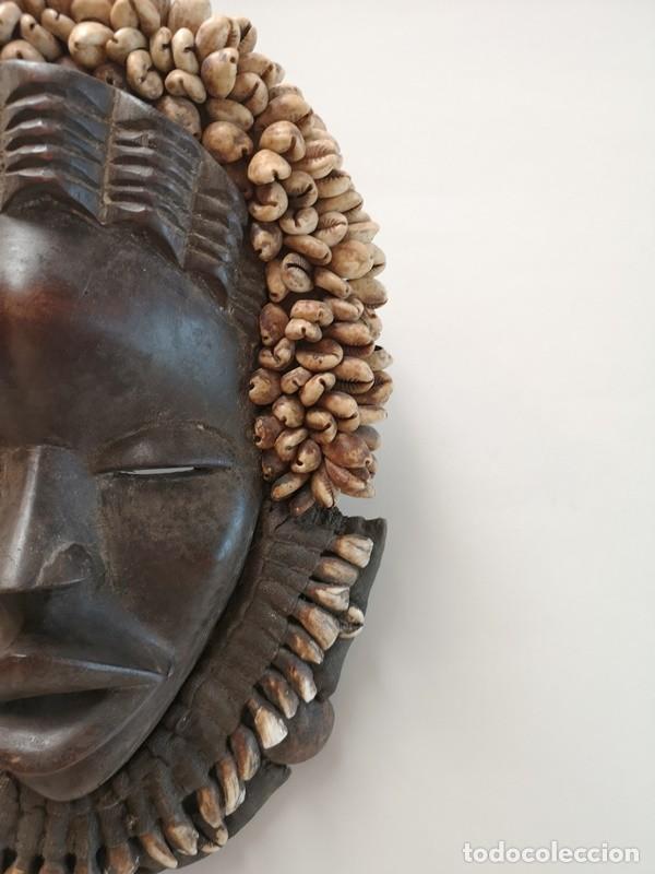 Arte: M&aacute;scara Dan en Madera y Conchas - Foto 4