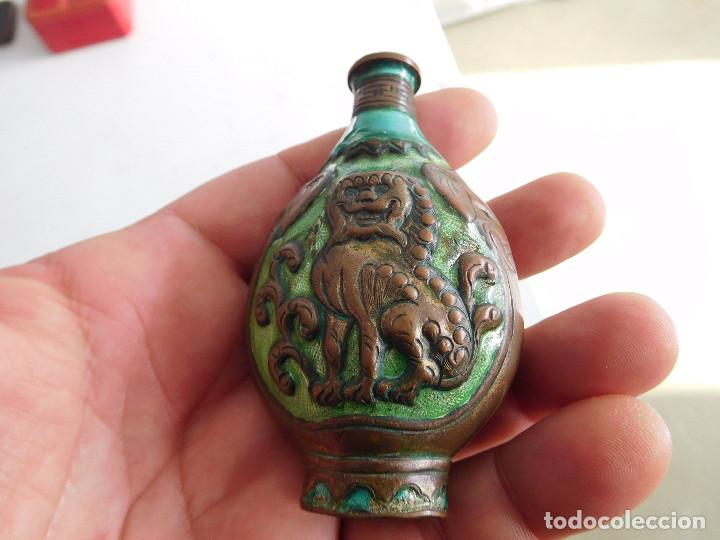 Arte: Snuff bottle antiguo de cobre y esmalte - Foto 2