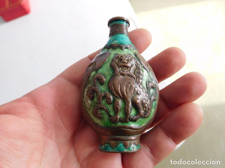 Arte: Snuff bottle antiguo de cobre y esmalte - Foto 6