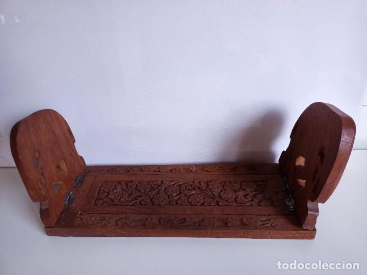 Arte: Sujetalibros extensible de madera labrada. Oriental - Foto 1