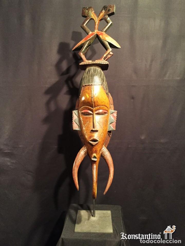 Arte: M&aacute;scara africana con calaos y cuernos - Foto 1