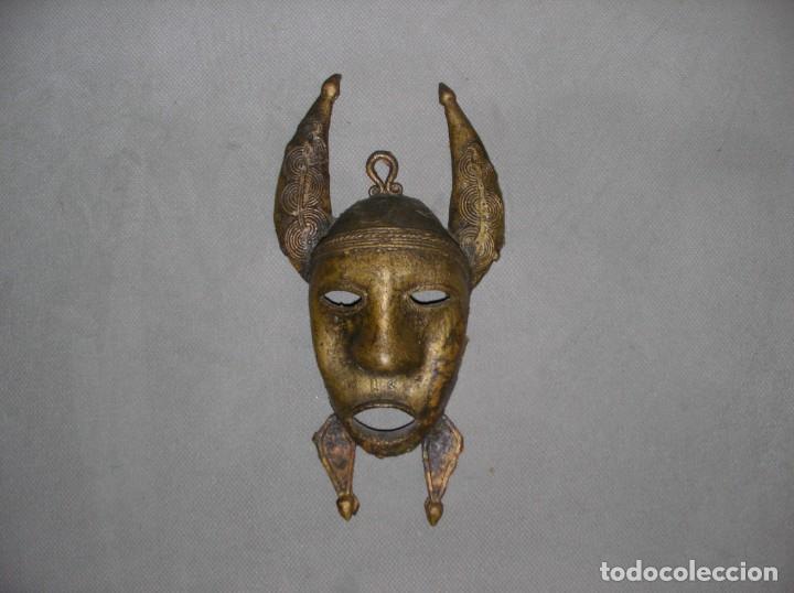 Arte: M&Aacute;SCARA DE METAL - Foto 1