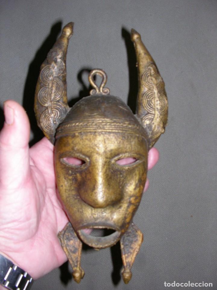 Arte: M&Aacute;SCARA DE METAL - Foto 2