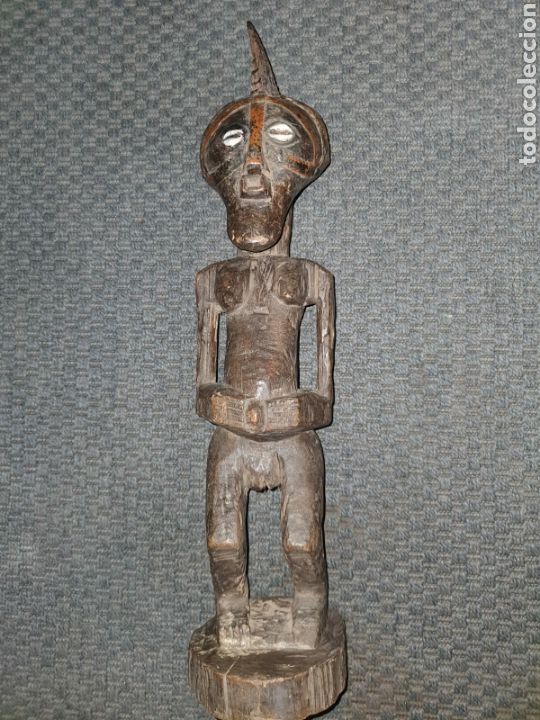 Art: Imagen femenina Songye (Congo).