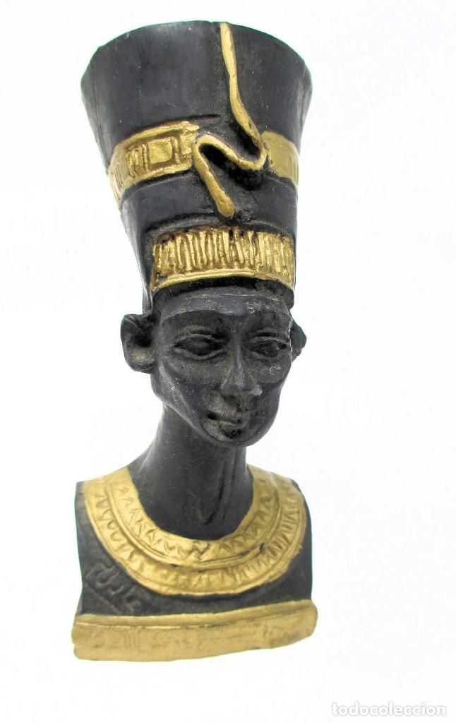 Arte: Figura Egipcia de Nefertiti - Fabricada en pasta - Mide 8,5 cm de alto