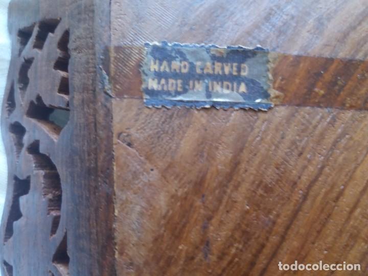 Arte: Bandeja de madera esculpida a mano. India. - Foto 2